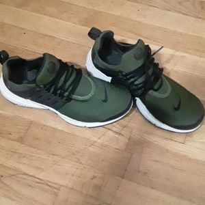 Air Presto Essential 'Legion Green'